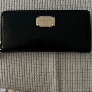 Michael Kors zipper wallet!!